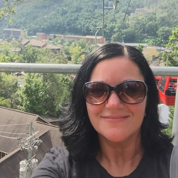 Meet your Posher, Anita - Picture 1 of 1